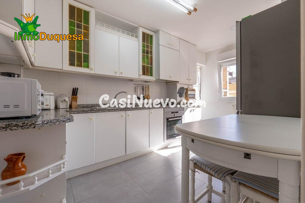 Piso en última planta (ÁTICO) de 4 dorm. junto a Constitució - foto 9