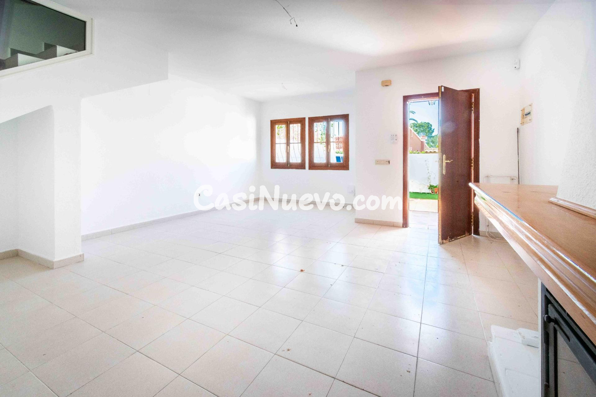 Chalet adosado de 3 dormitorios, solarium y piscina a 600m d - foto 4