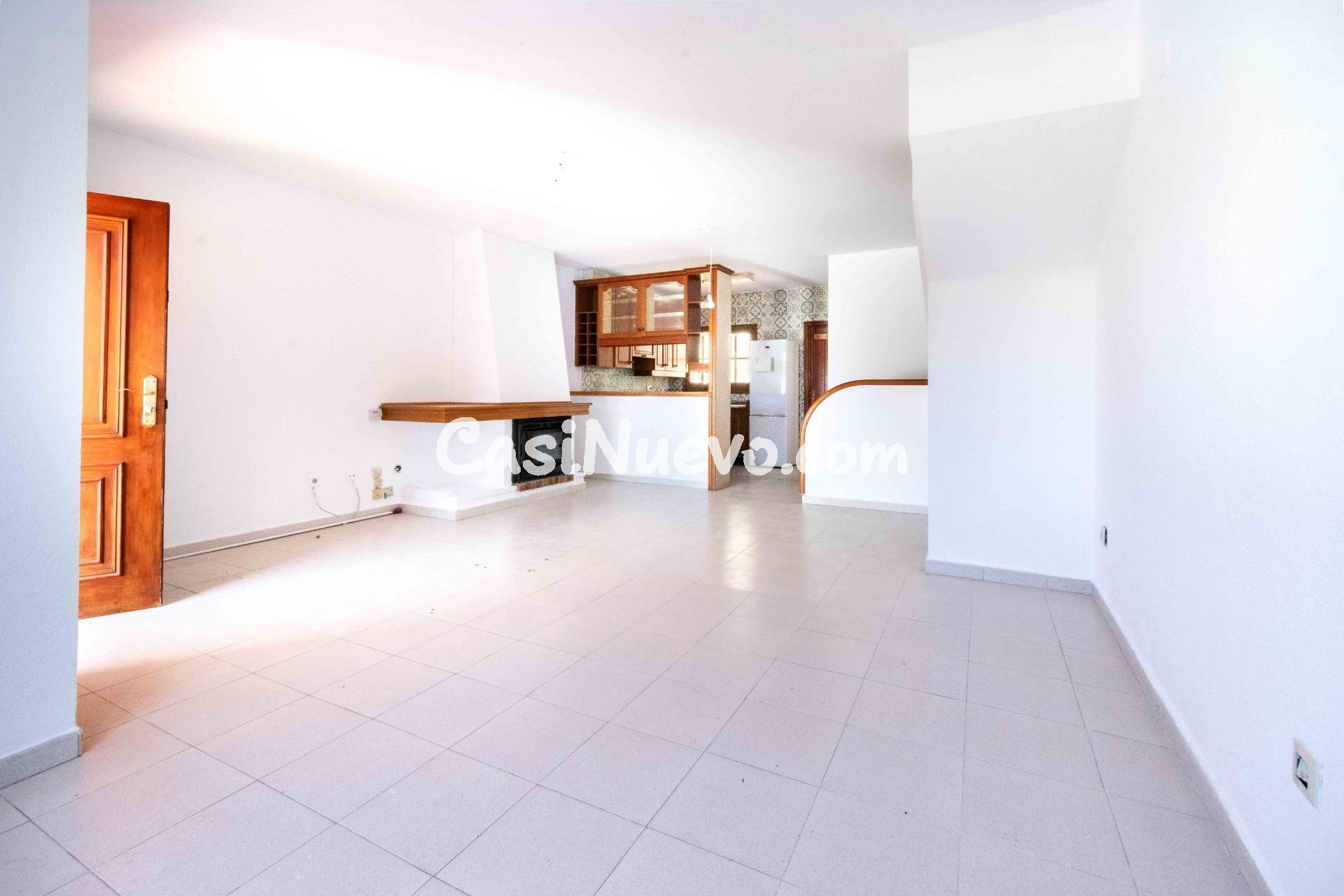 Chalet adosado de 3 dormitorios, solarium y piscina a 600m d - foto 5