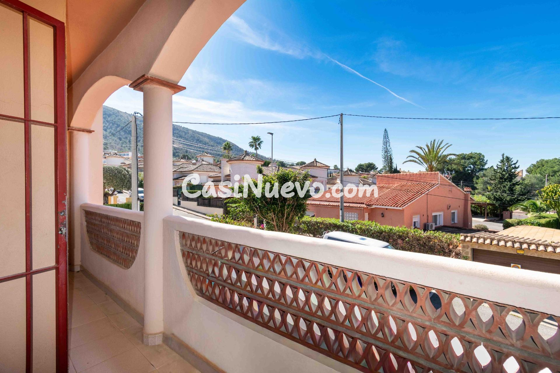 Chalet adosado de 3 dormitorios, solarium y piscina a 600m d - foto 11