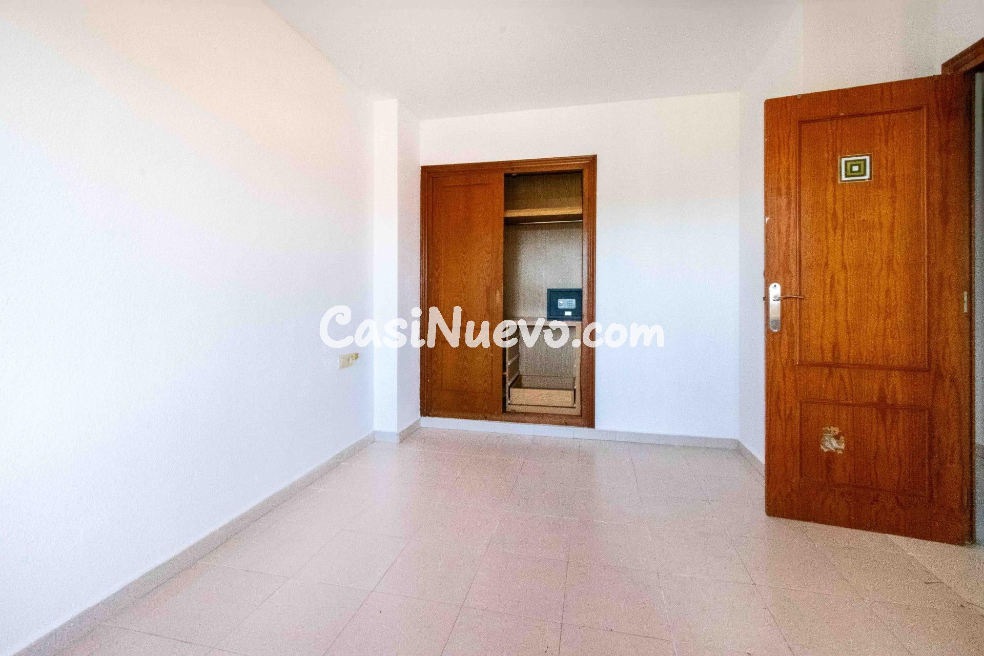 Chalet adosado de 3 dormitorios, solarium y piscina a 600m d - foto 13