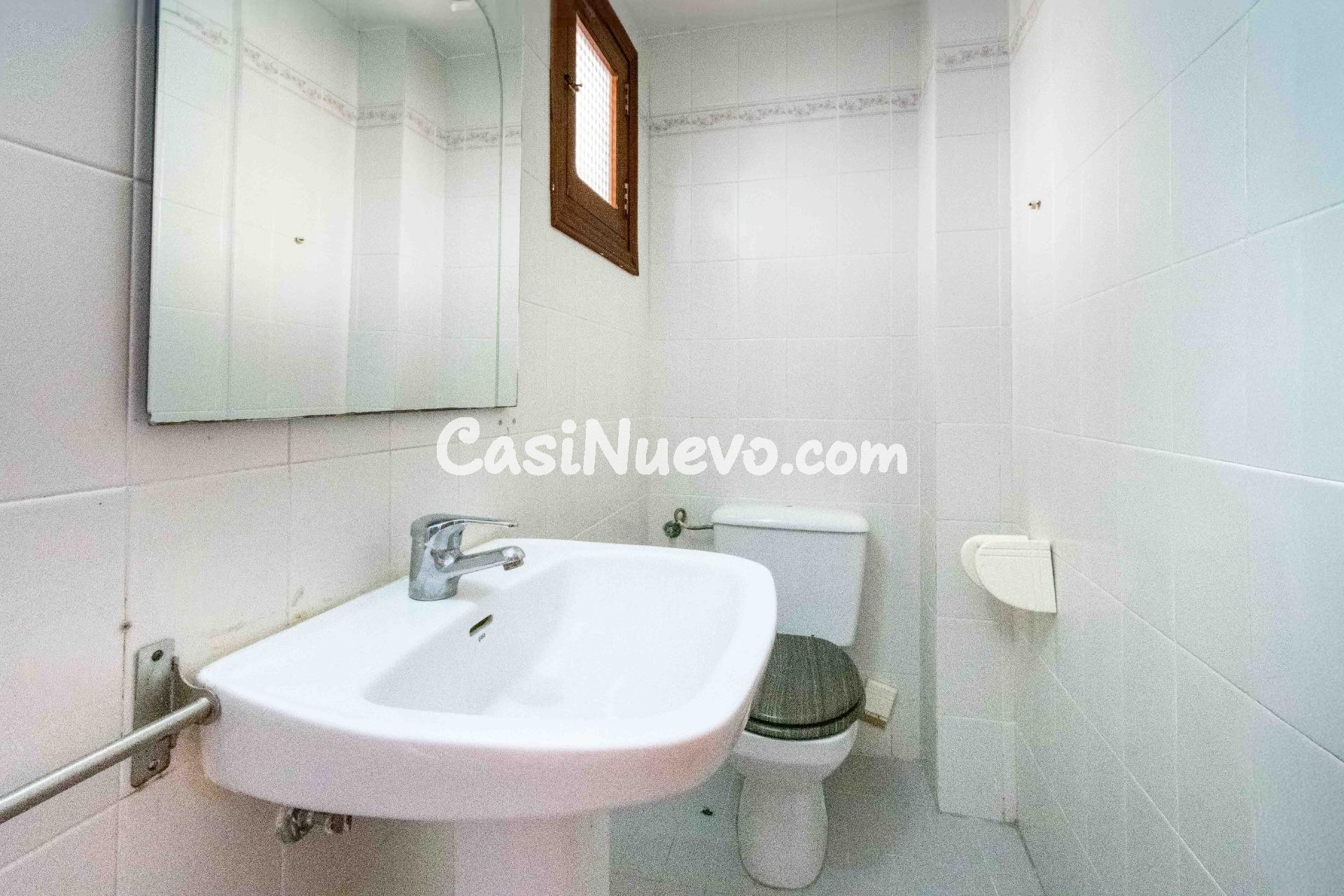 Chalet adosado de 3 dormitorios, solarium y piscina a 600m d - foto 17