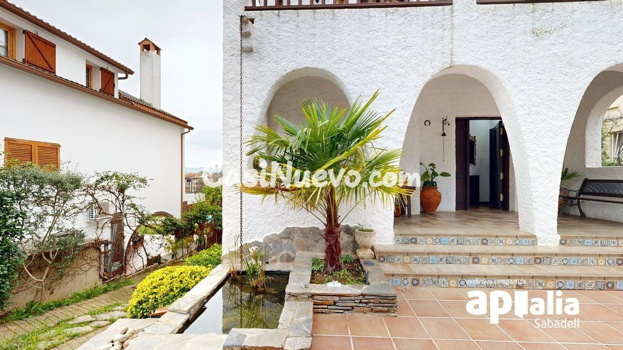 CASA CON GARAJE Y JARDÍN!!! - foto 6