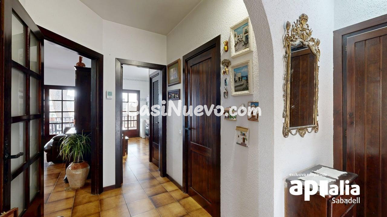 CASA CON GARAJE Y JARDÍN!!! - foto 9