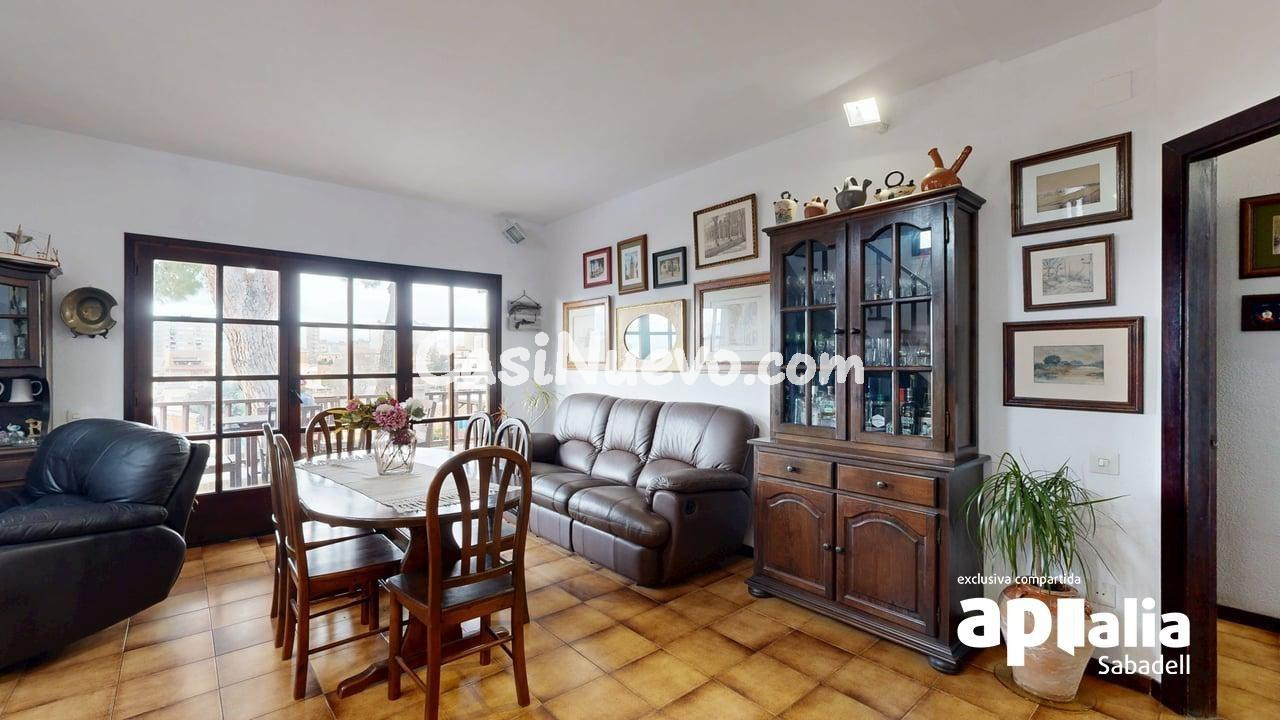 CASA CON GARAJE Y JARDÍN!!! - foto 14