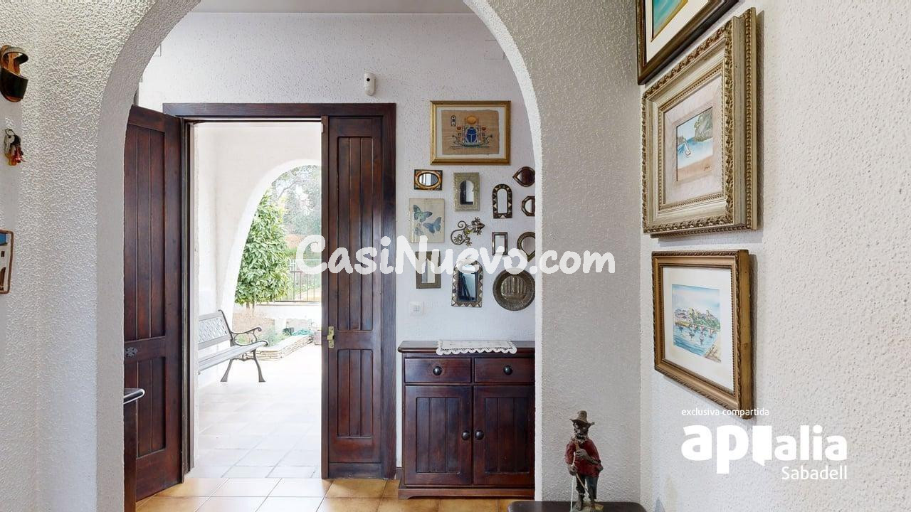 CASA CON GARAJE Y JARDÍN!!! - foto 17