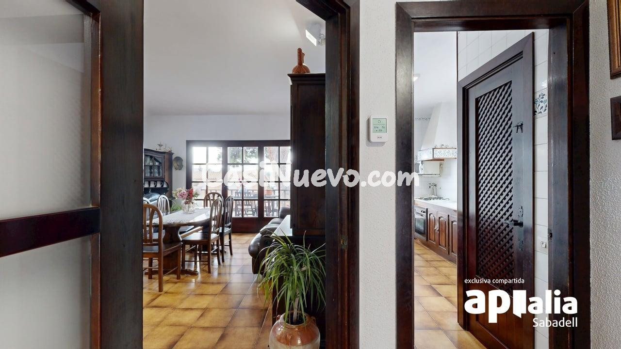 CASA CON GARAJE Y JARDÍN!!! - foto 32