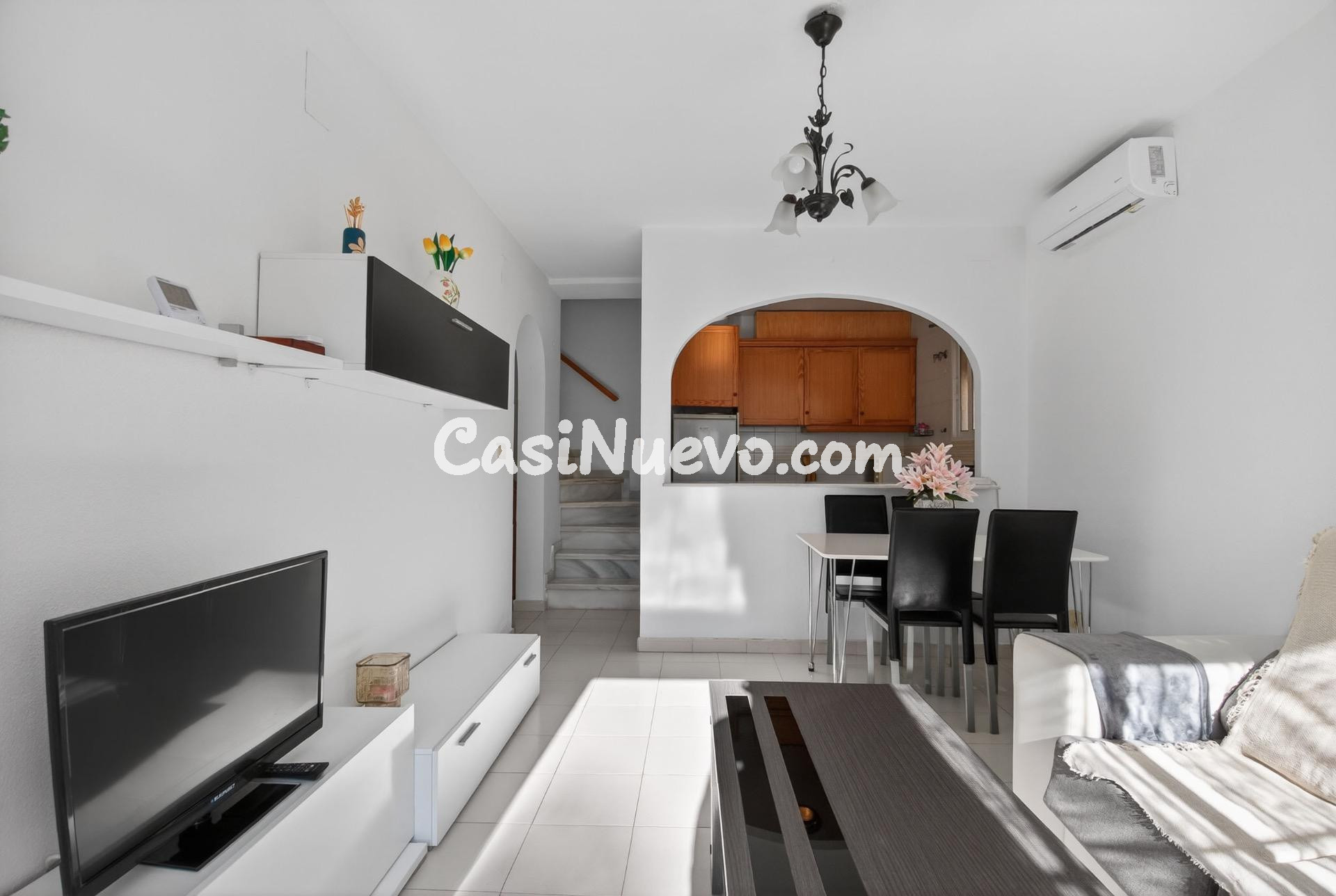 Vivienda pareada en esquina con parcela privada y gran solár - foto 2