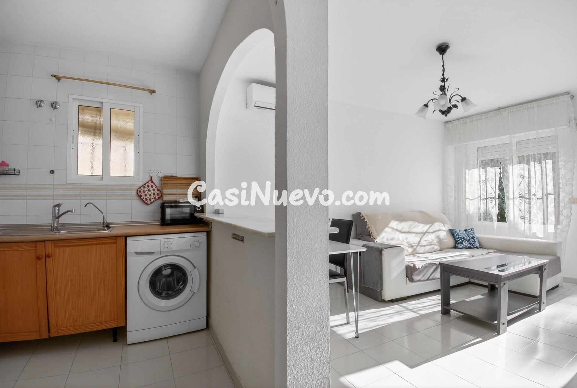 Vivienda pareada en esquina con parcela privada y gran solár - foto 3