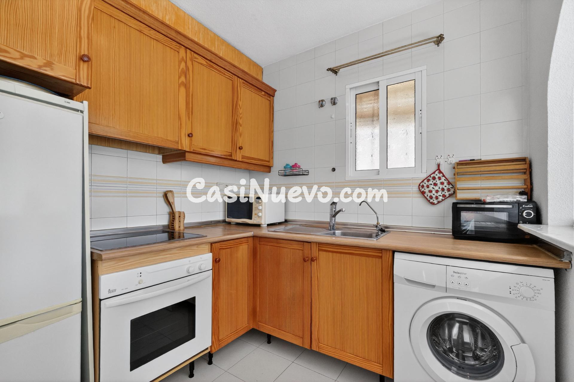 Vivienda pareada en esquina con parcela privada y gran solár - foto 4