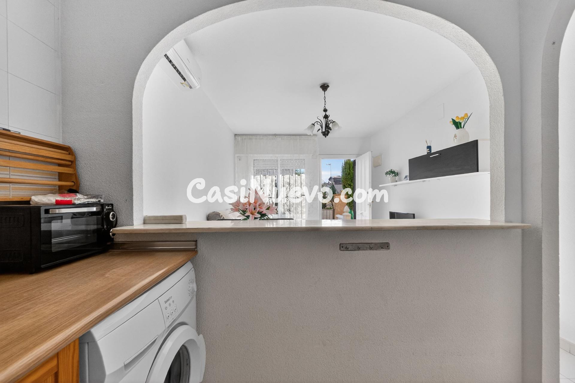 Vivienda pareada en esquina con parcela privada y gran solár - foto 5