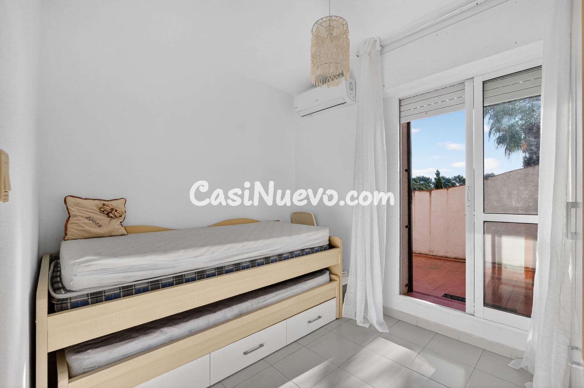 Vivienda pareada en esquina con parcela privada y gran solár - foto 10