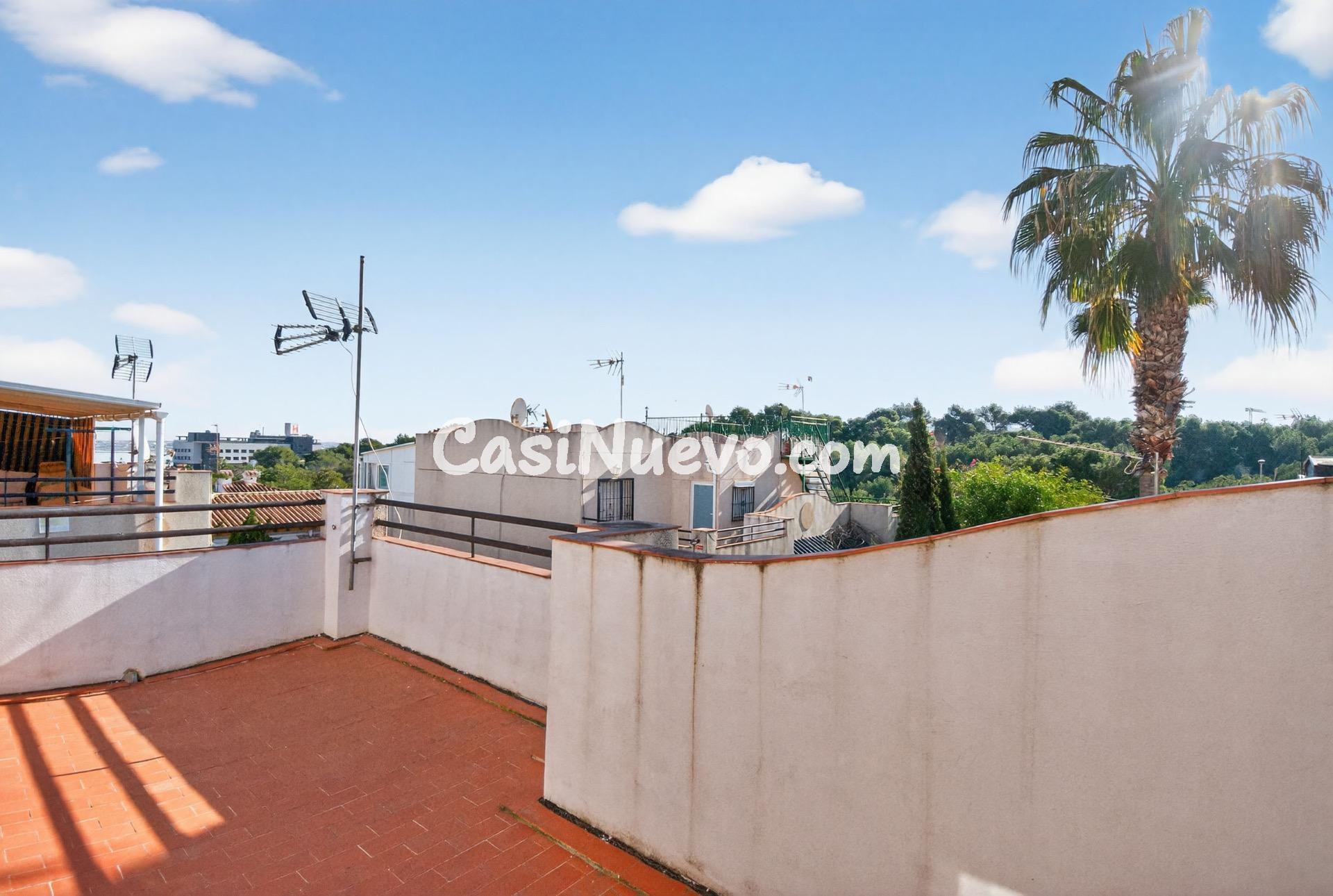 Vivienda pareada en esquina con parcela privada y gran solár - foto 12