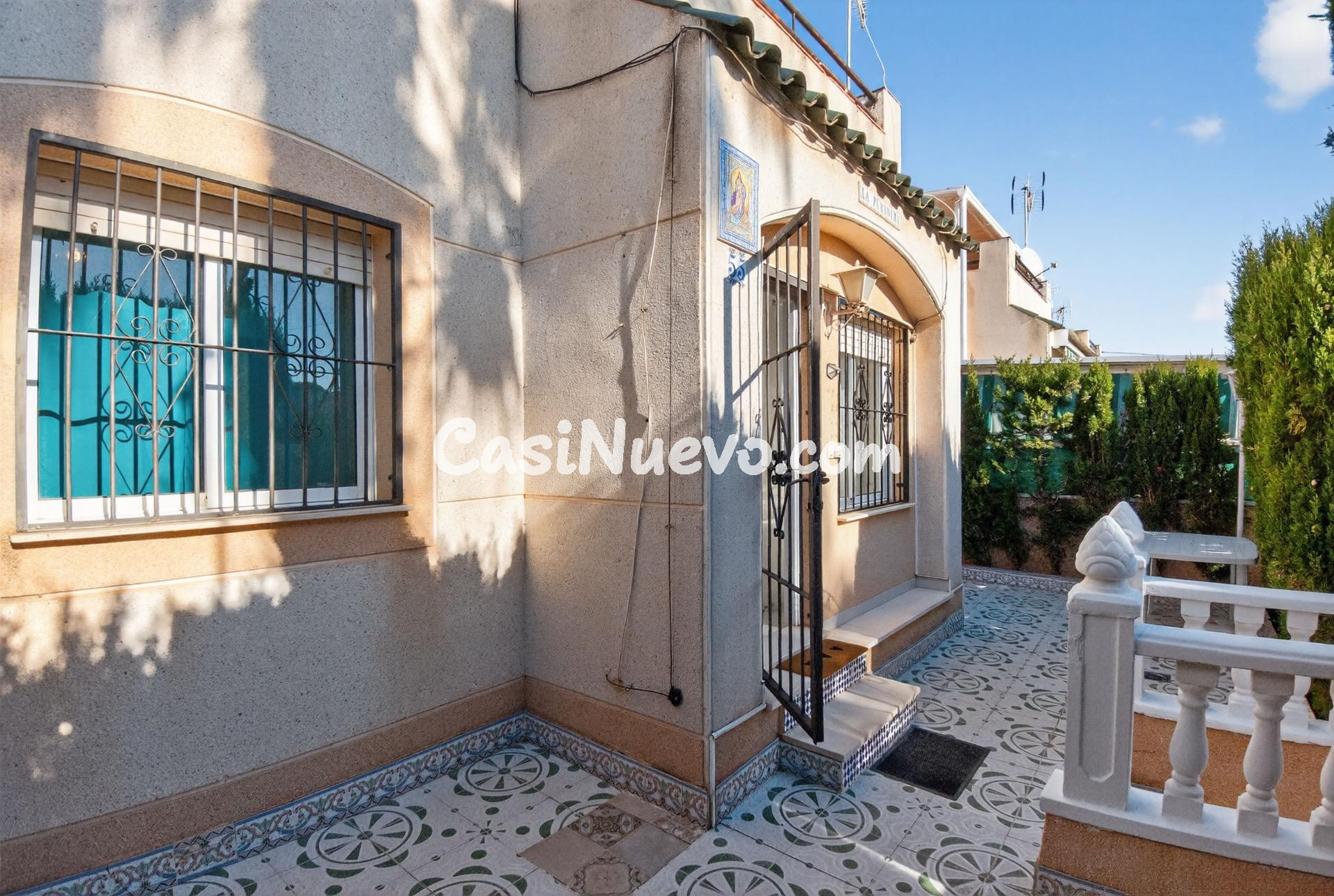 Vivienda pareada en esquina con parcela privada y gran solár - foto 18