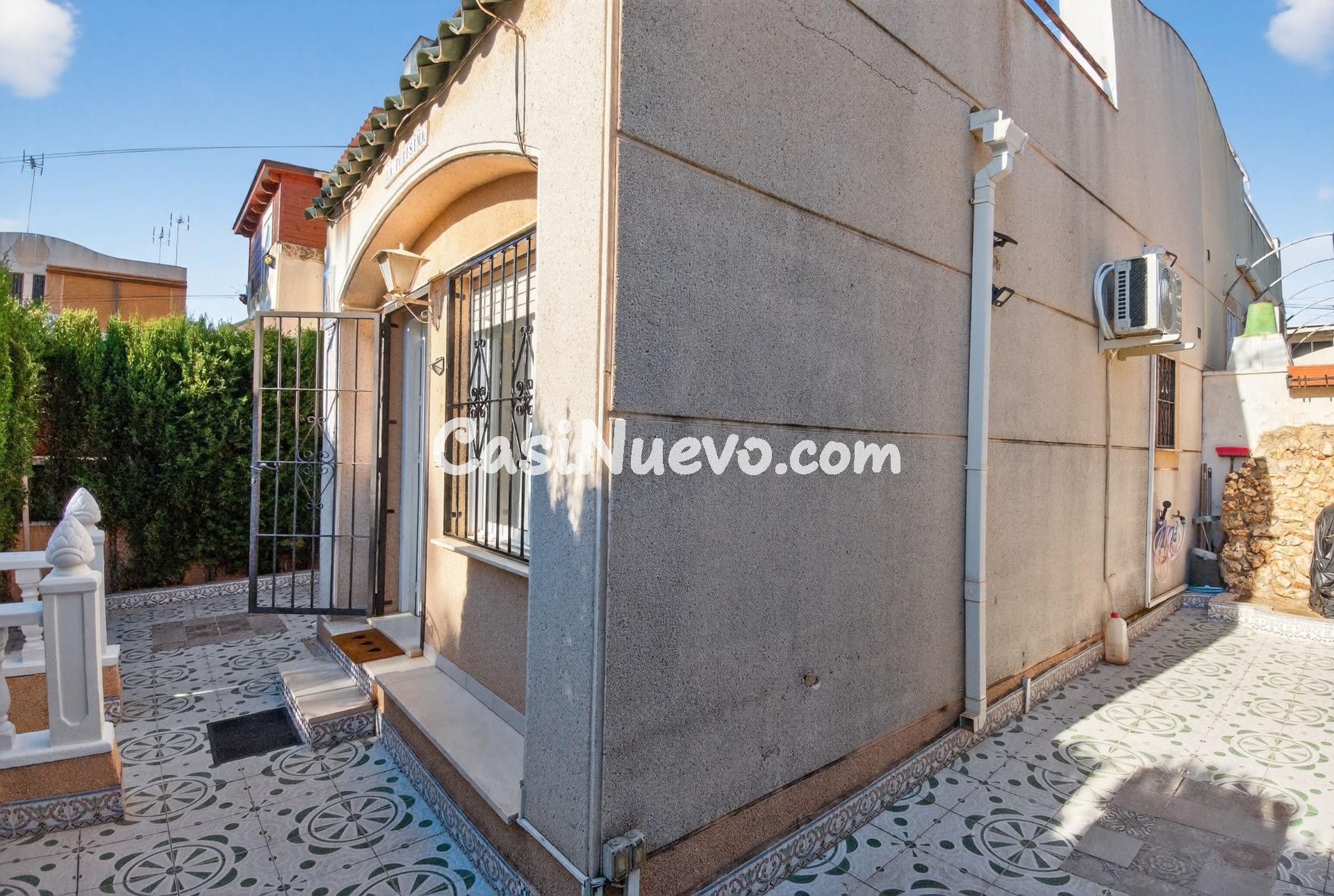 Vivienda pareada en esquina con parcela privada y gran solár - foto 19