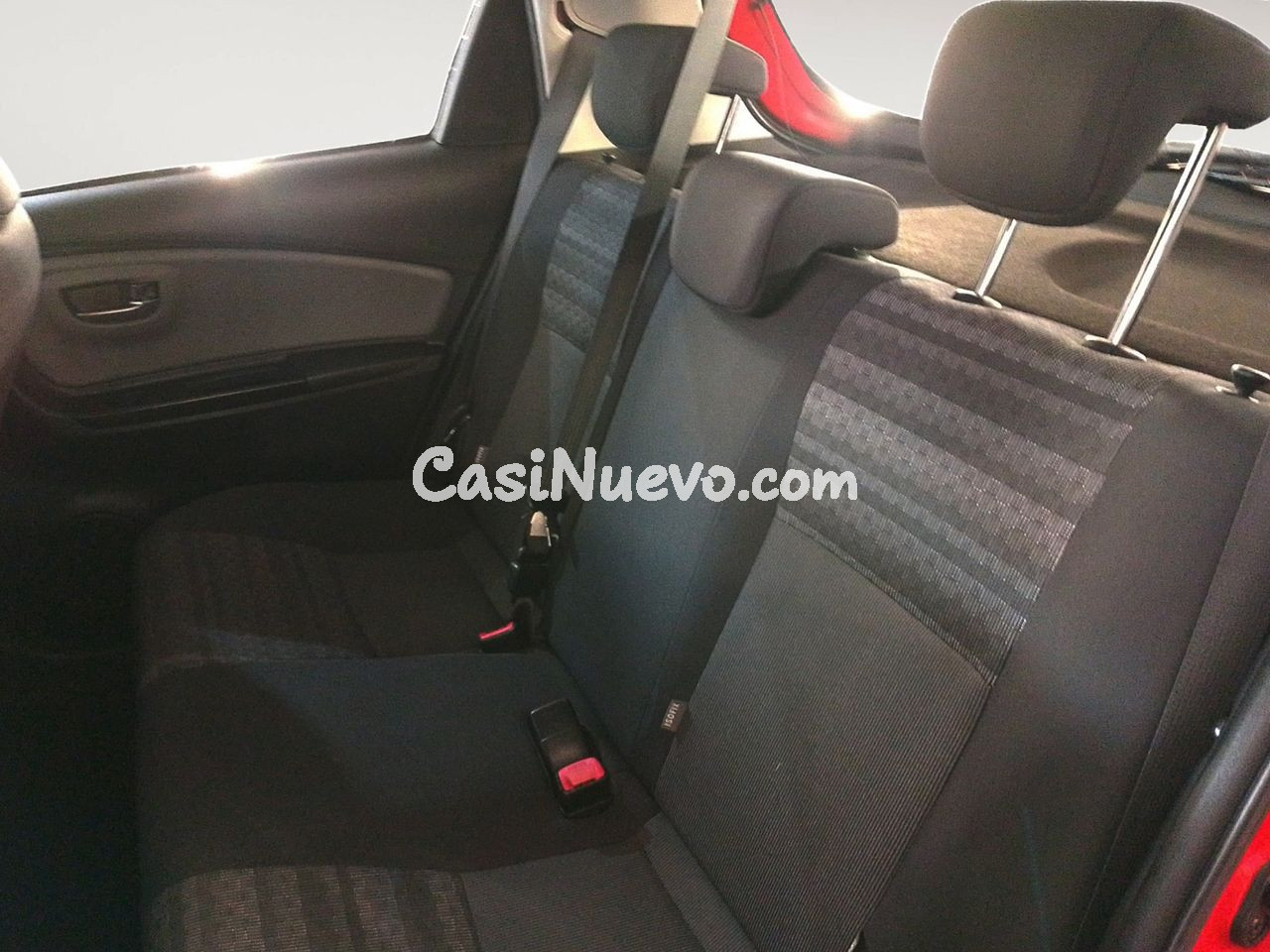 Toyota Yaris Advance - foto 10