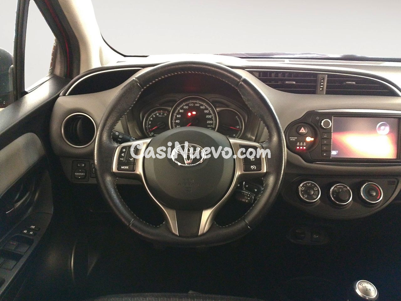 Toyota Yaris Advance - foto 8