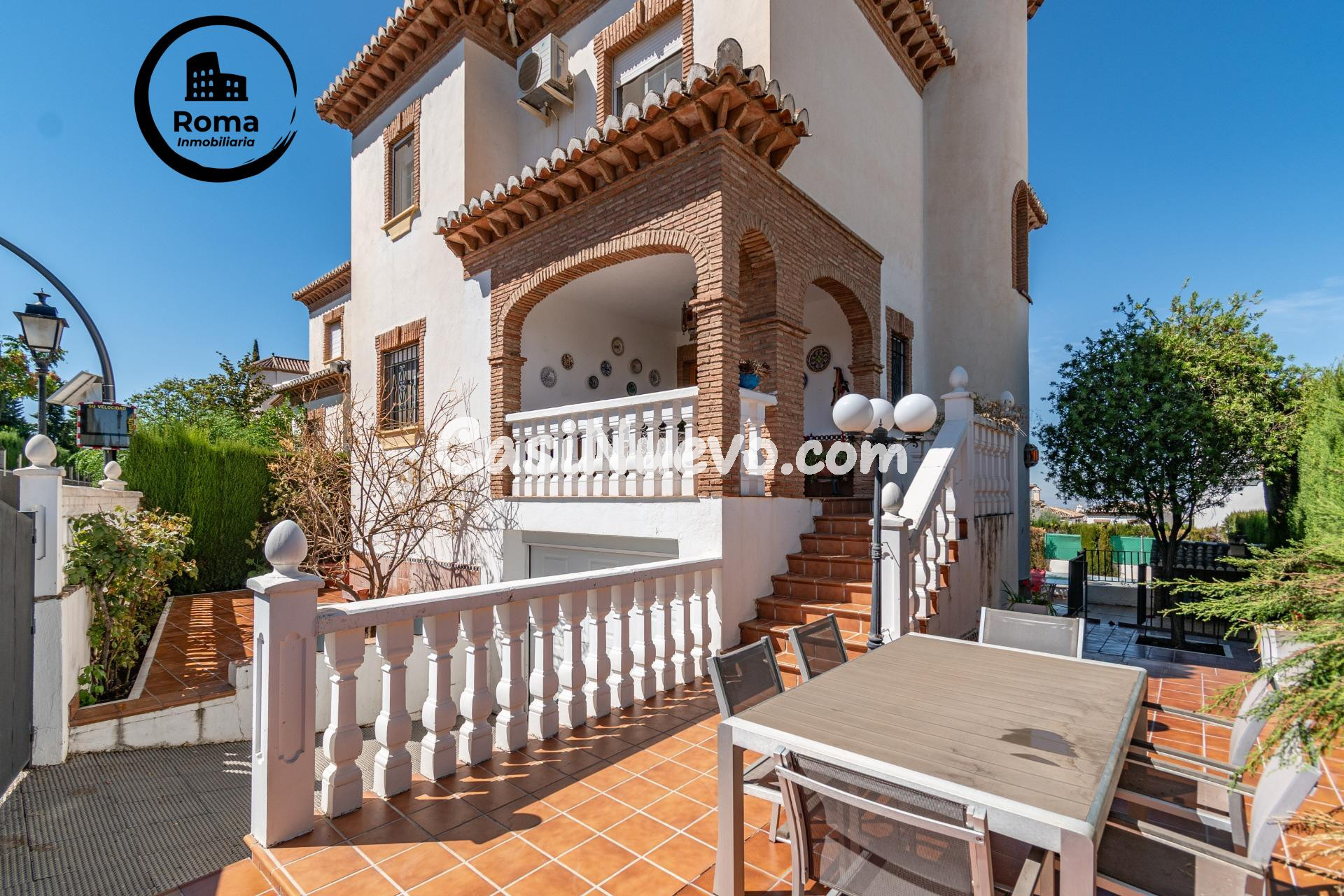 Impresionante Chalet en La Zubia Piscina y Espacios Amplios