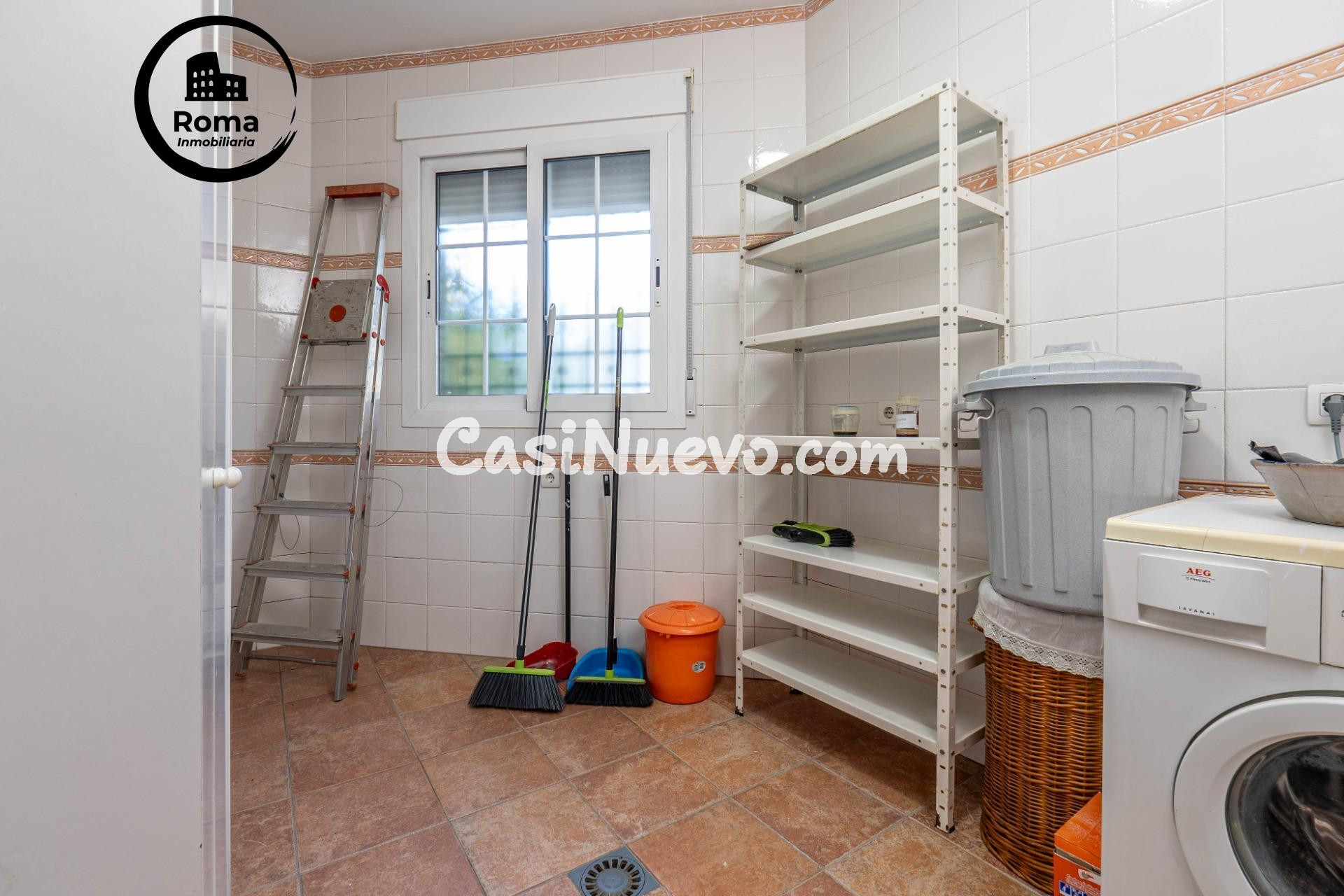 Chalet de 505 m2 construidos con piscina y jardines. 5 dormi - foto 25