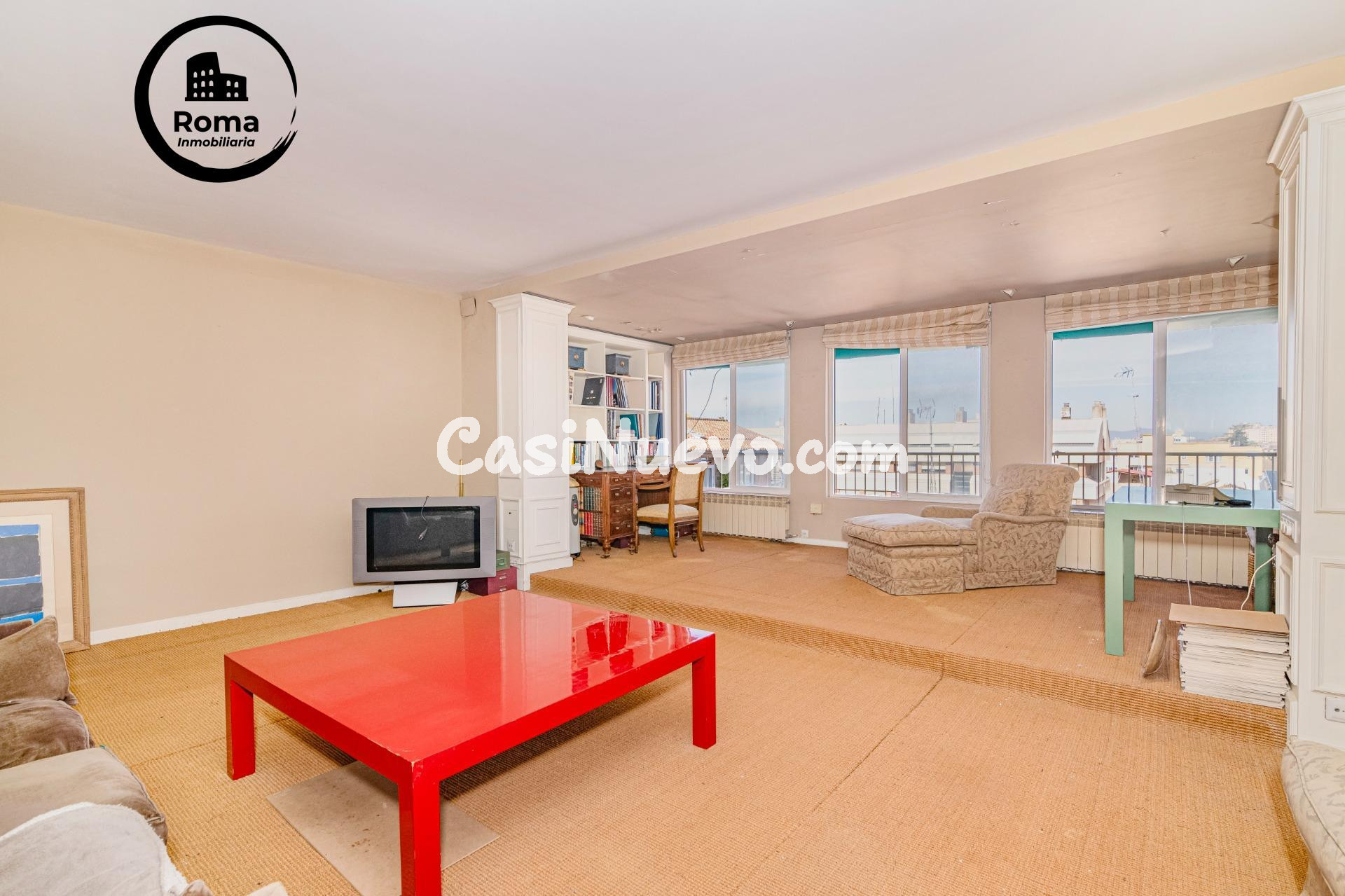 Ático céntrico espacioso con vistas despejadas - foto 3