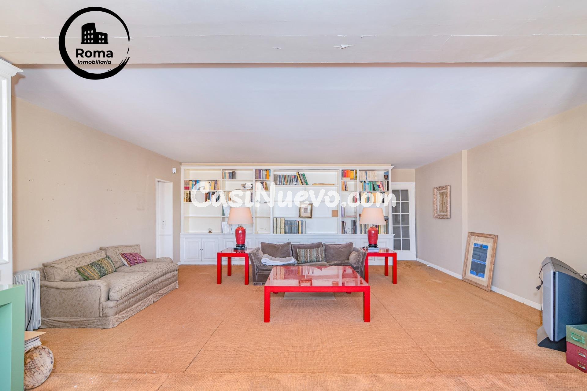 Ático céntrico espacioso con vistas despejadas - foto 6