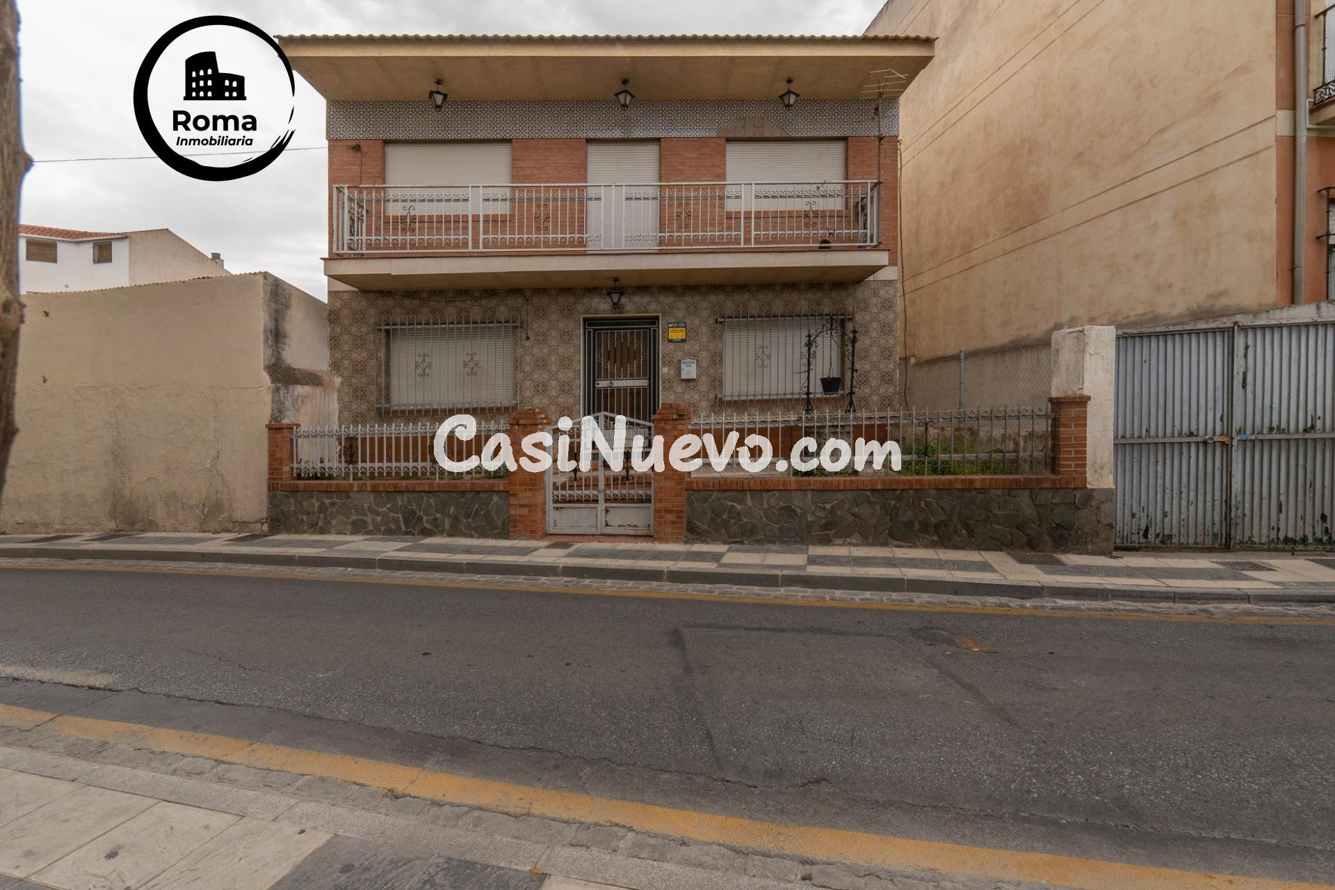 SE VENDE CASA CON UNA PARCELA DE 461 m2 (EN EL CENTRO DE LOS