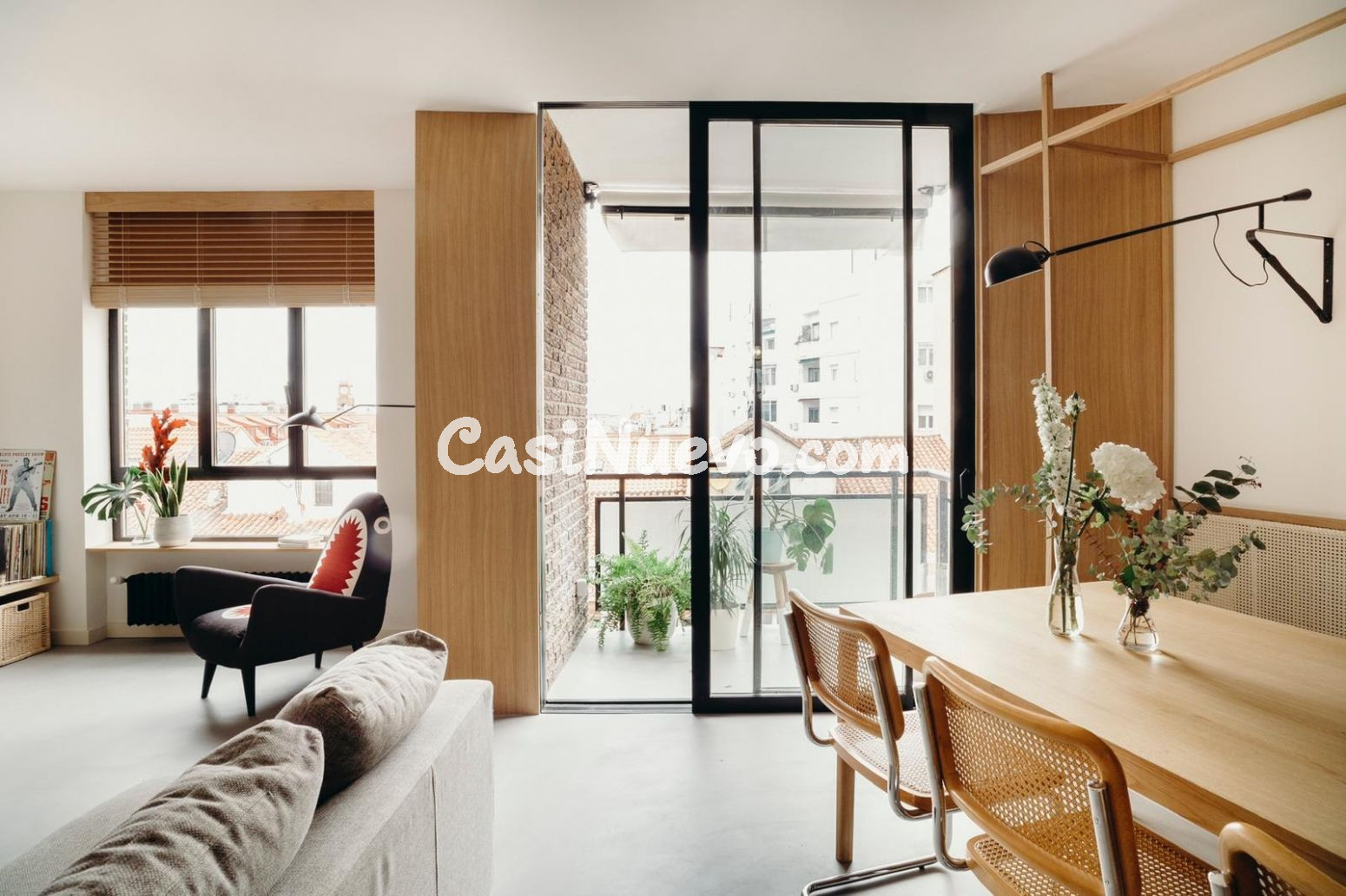 Conde Duque. Moderno 6º exterior con terraza. Amueblado. 2 d