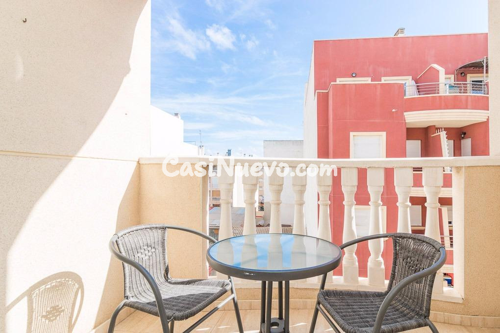 Apartamento en el centro de Torrevieja - foto 2