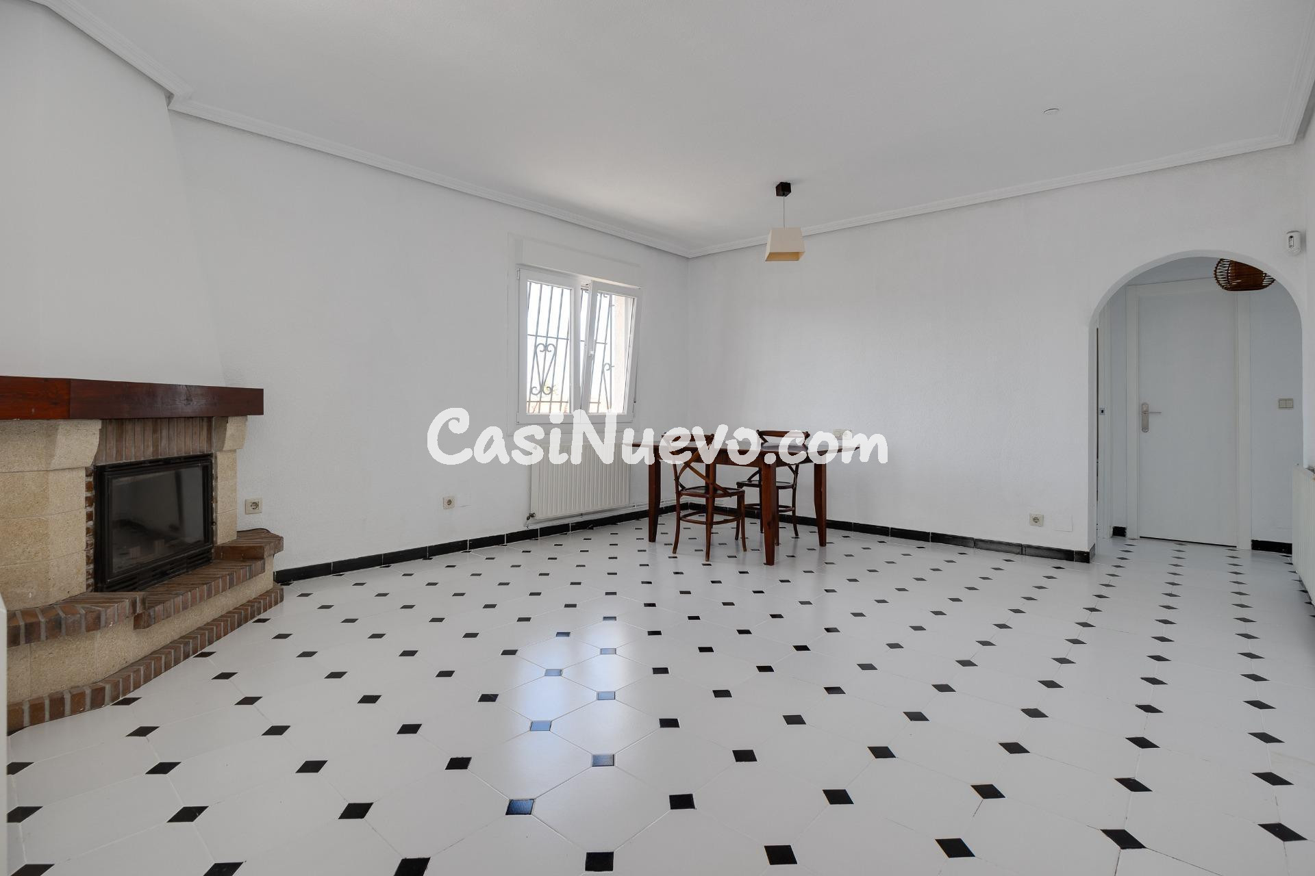 Chalet en El Chaparral, Torrevieja con parcela de 400 m2, pi - foto 2