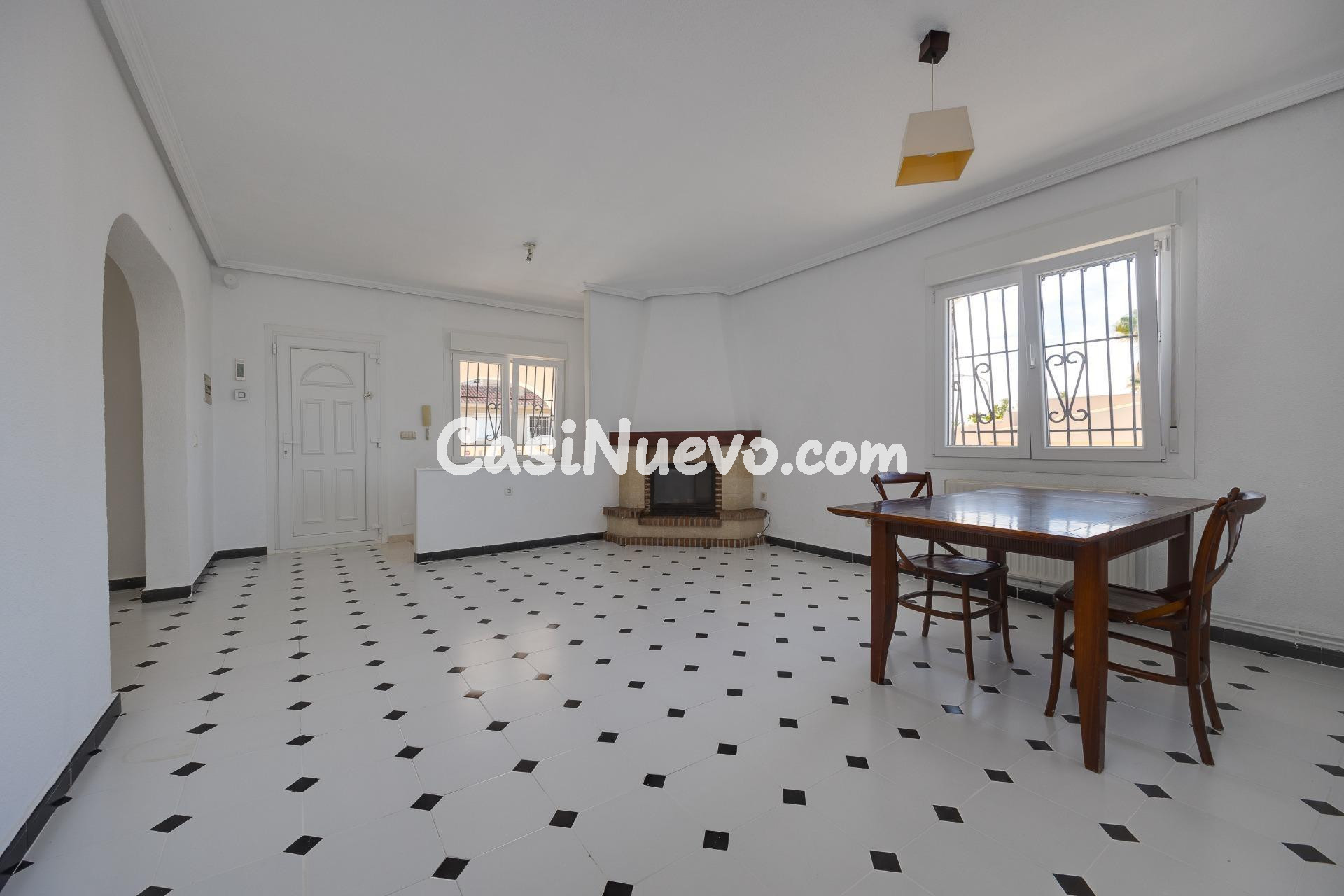 Chalet en El Chaparral, Torrevieja con parcela de 400 m2, pi - foto 4
