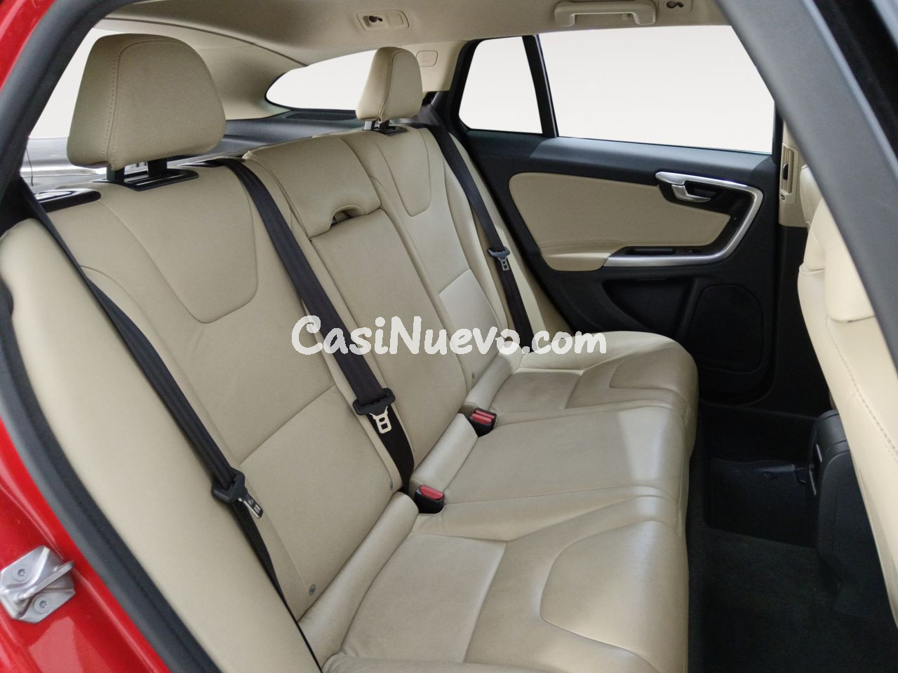 Volvo V60 D4 Momentum - foto 10