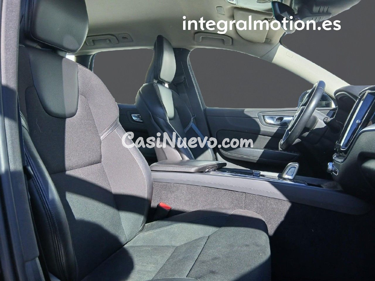 Volvo XC60 2.0 B4 D AWD Momentum Pro Auto - foto 8