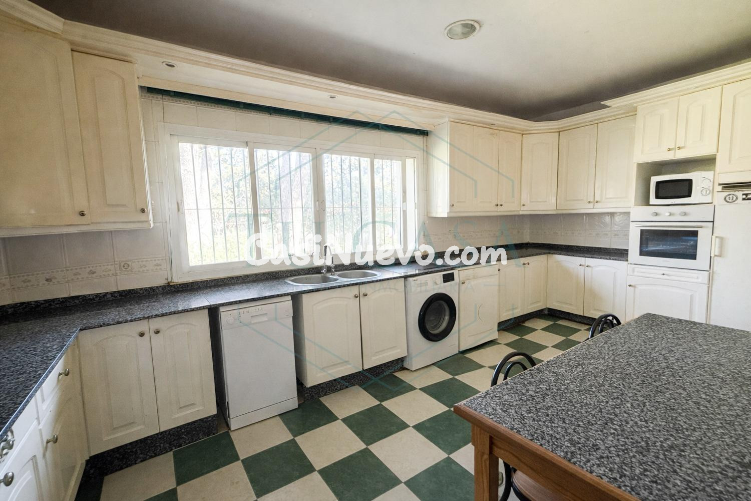 Espectacular finca de 7.000 m2, un complejo único e hipoteca - foto 15