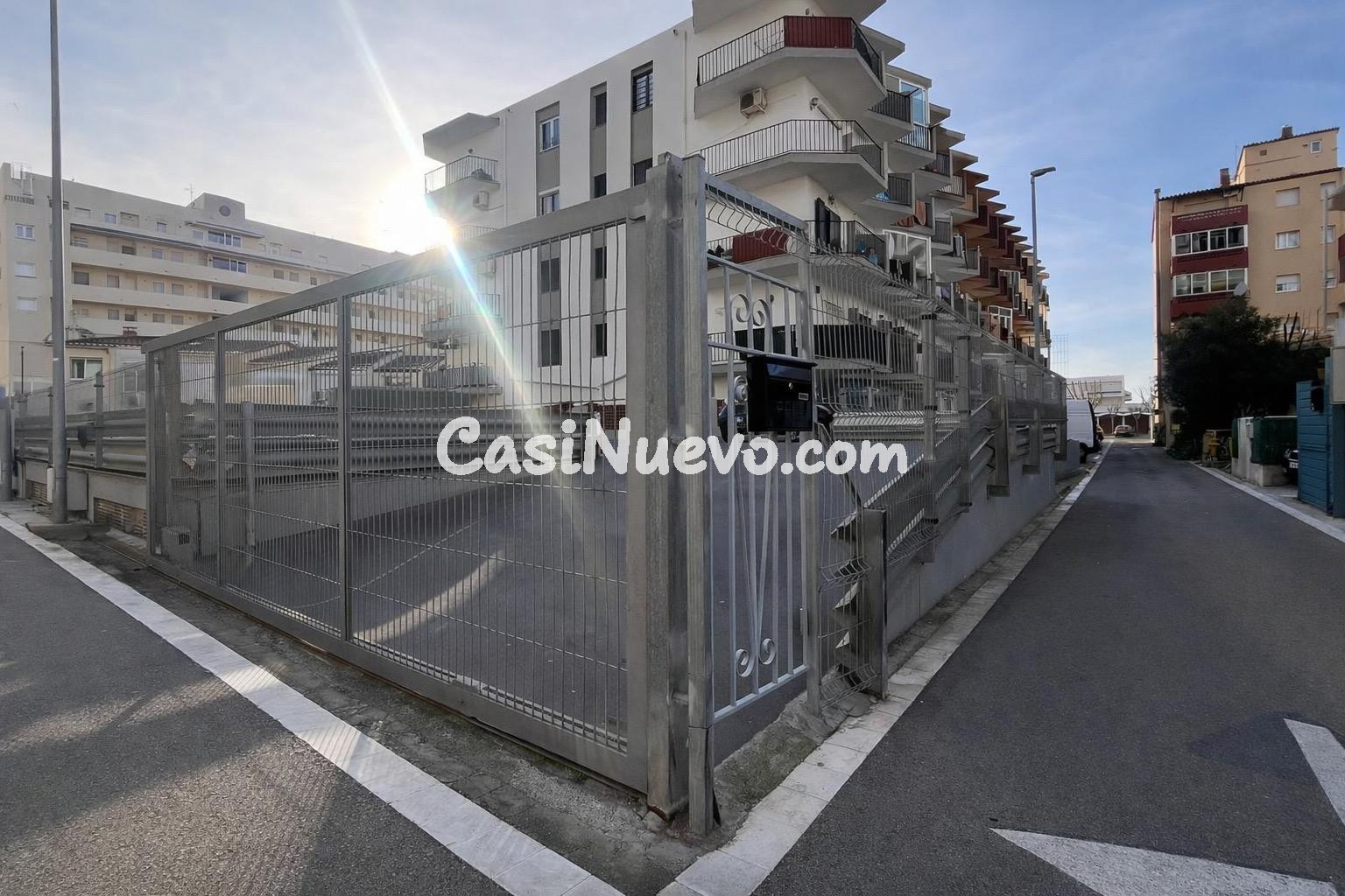 Plaza de parking en Empuriabrava - foto 2