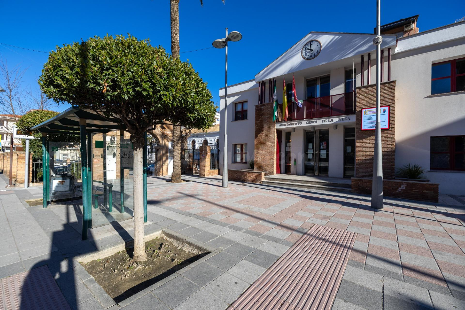 Amplia vivienda con luz y terraza en Cenes de la Vega