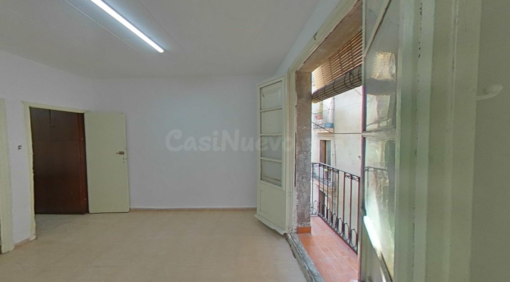 Piso en venta a reformar en el Raval de Barcelona, Céntrico