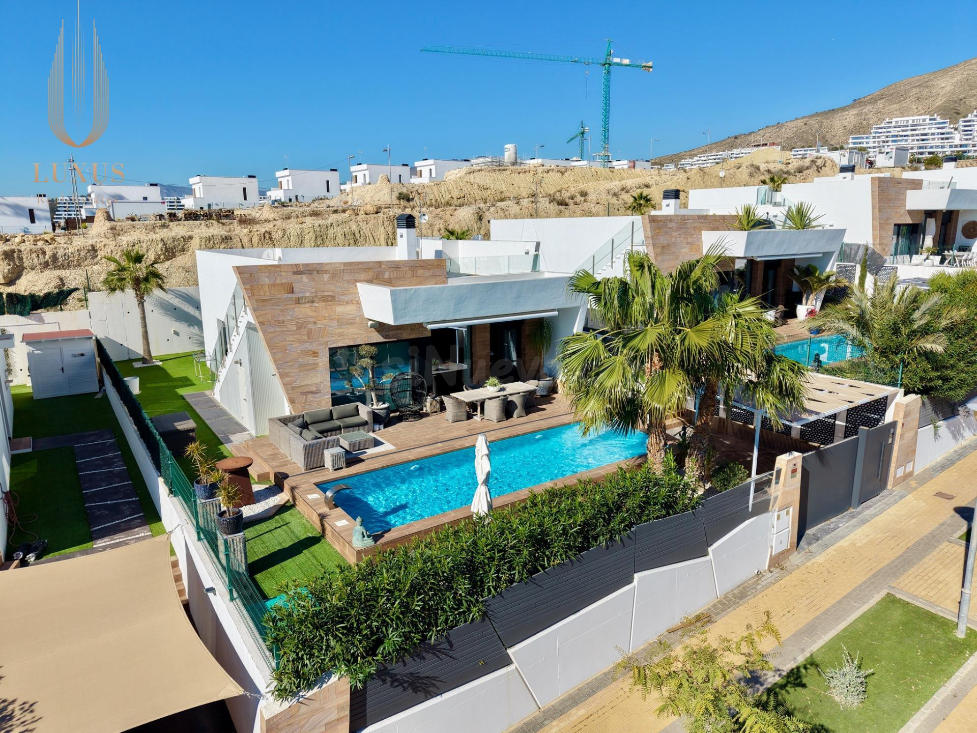 Villa moderna en una sola planta en Finestrat lista para ent