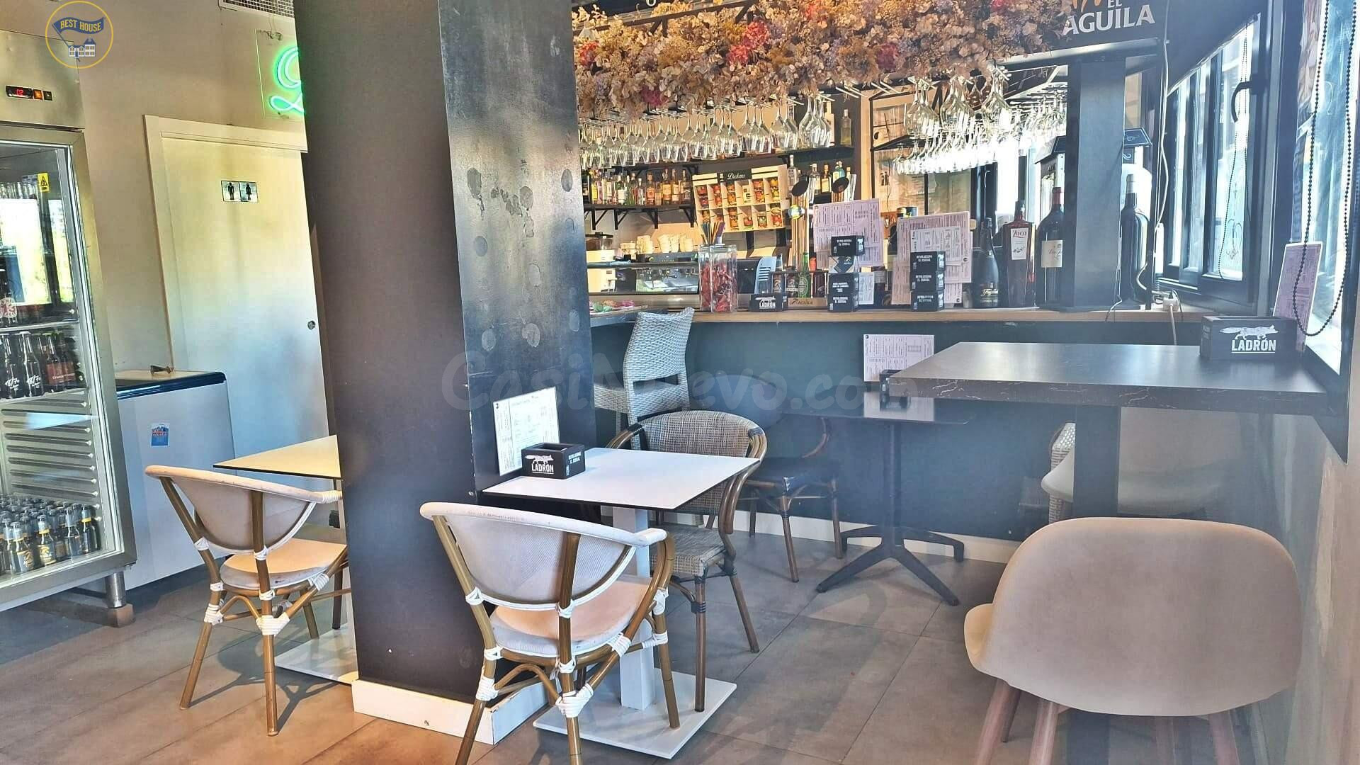 SE TRASPASA CAFETERÍA CONSOLIDADA CON AMPLIACIÓN Y GRAN TERR - foto 2