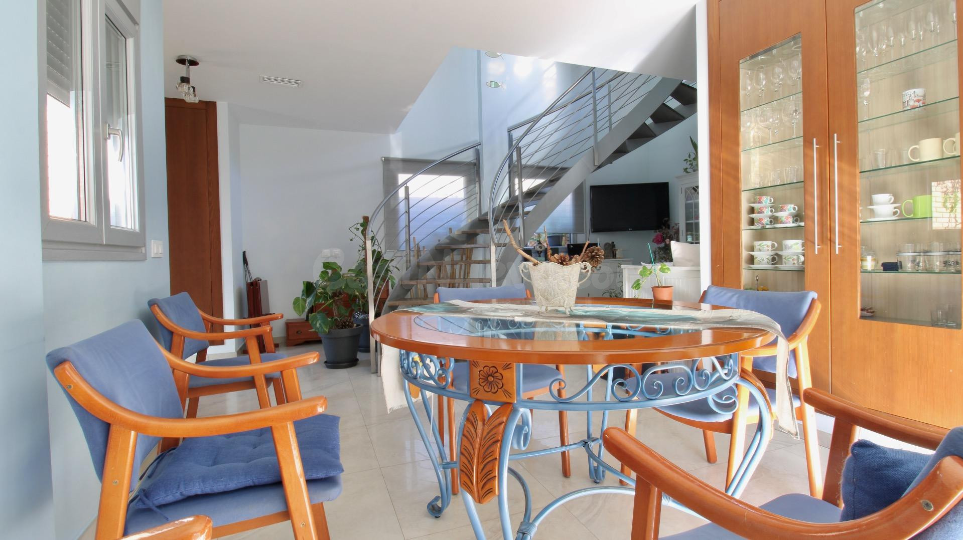 Chalet independiente en segunda línea de playa en Las Salina - foto 4