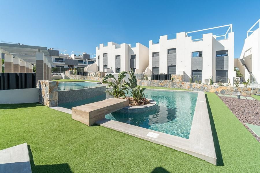 Venta de piso en Torrevieja, de 128m2 con 3 dormitorios y 2 baños