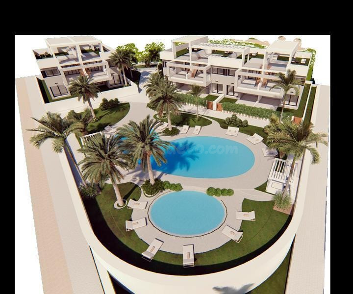 Venta de piso en Torrevieja, de 131m2 con 2 dormitorios y 2  - foto 5