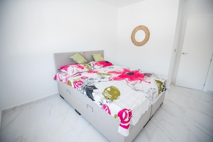 Venta de villa en Pilar de la horadada, de 112m2 con 3 dormi - foto 2