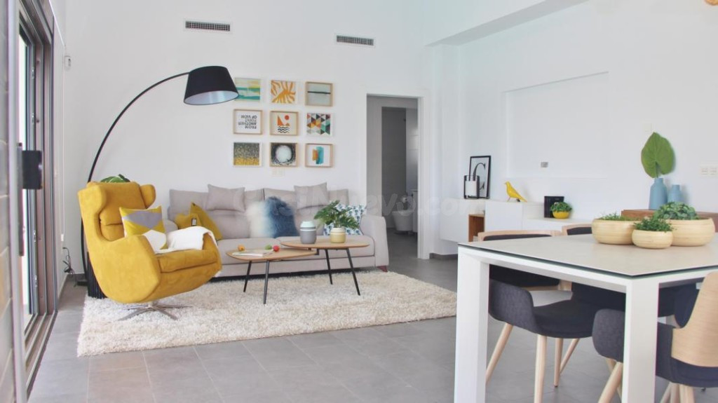 Venta de villa en Benijofar, de 120m2 con 3 dormitorios y 2  - foto 2