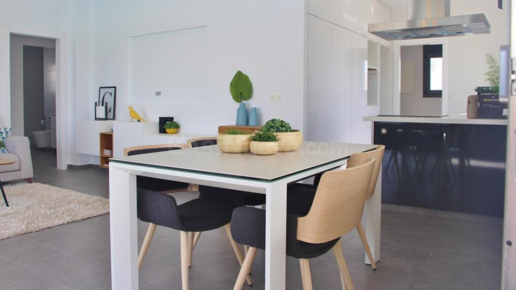 Venta de villa en Benijofar, de 120m2 con 3 dormitorios y 2  - foto 3