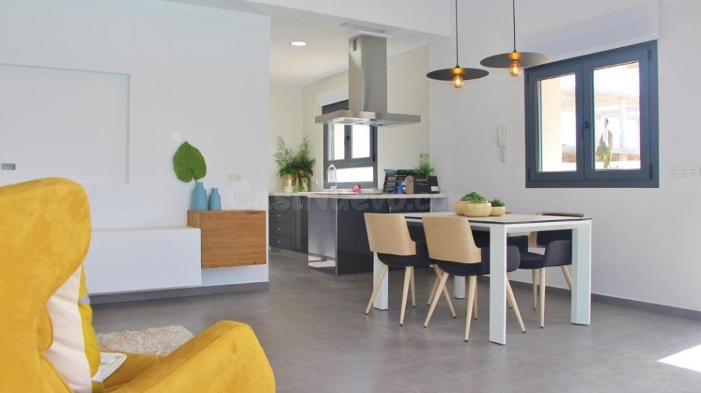 Venta de villa en Benijofar, de 120m2 con 3 dormitorios y 2  - foto 4