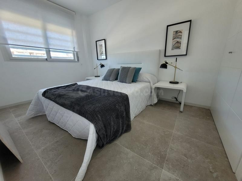 Venta de piso en Torrevieja, de 73m2 con 2 dormitorios y 2 b - foto 5
