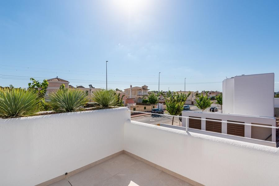 Venta de villa en Los alcazares, de 115m2 con 3 dormitorios  - foto 5