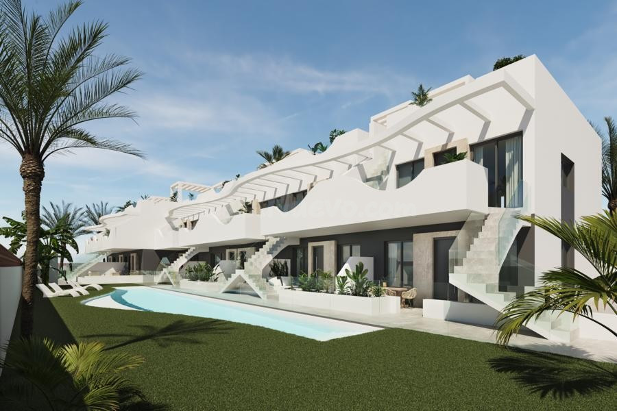 Venta de piso en Pilar de la horadada, de 68m2 con 2 dormito