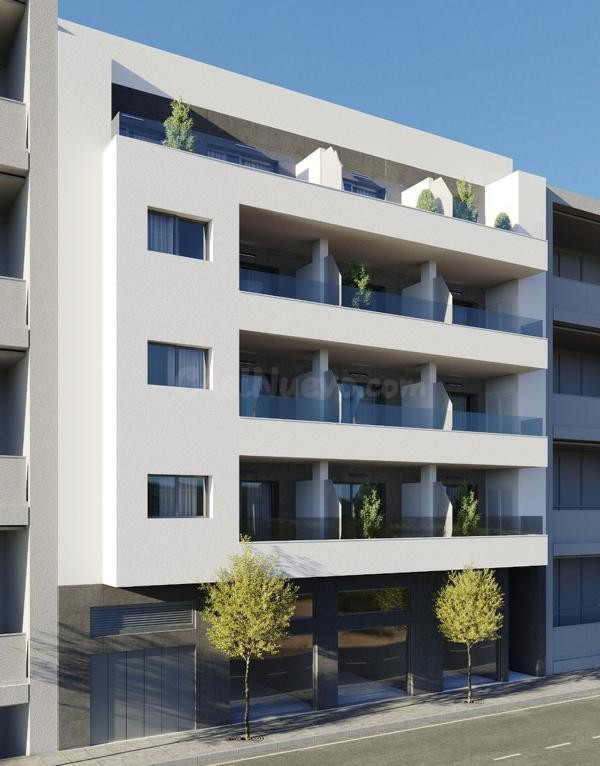 Venta de piso en Torrevieja, de 81m2 con 2 dormitorios y 2 b - foto 3