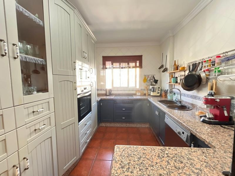 SE VENDE ESPECTACULAR CASA ADOSADA DENTRO DE CASCO URBANO DE - foto 3